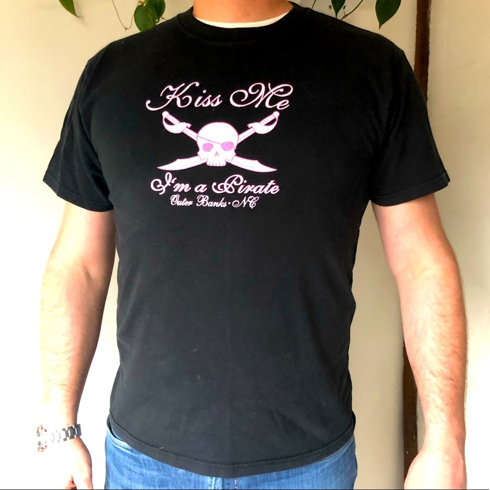 Kiss Me… I’m A Pirate T-Shirt (M/L)